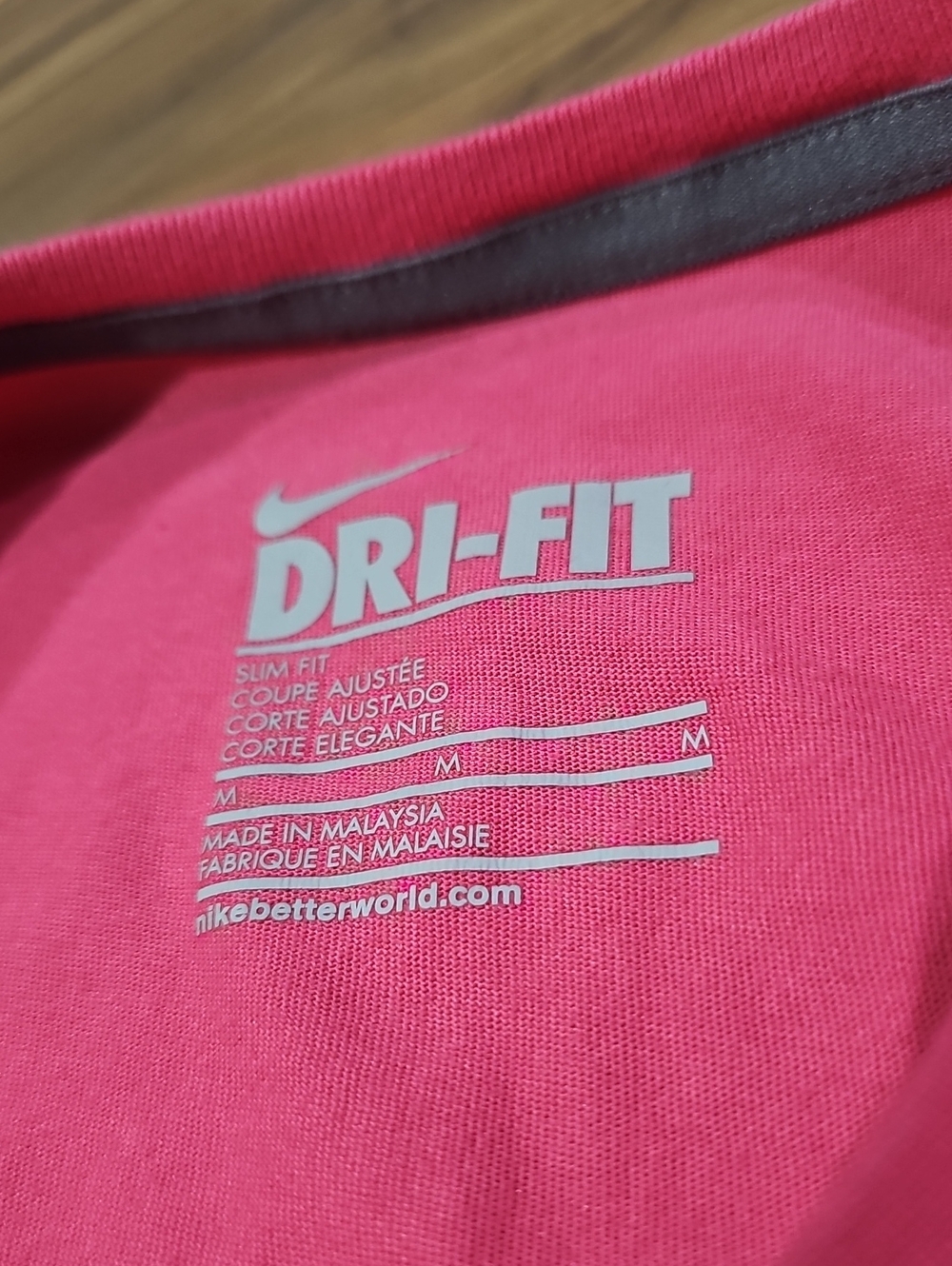 Nike Women's Medium Slim Fit Hot Pink Short-Sleeve Dri-FIT Tee - Picture 5 of 5